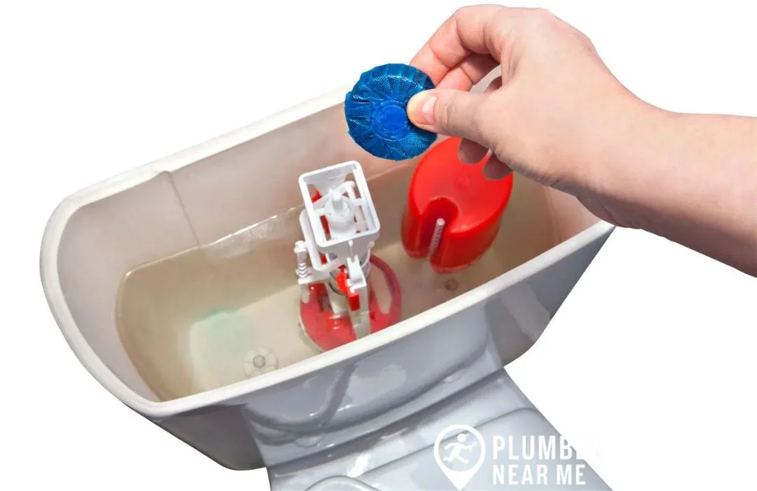 Common Methods Plumbers Recommend for Safe Toilet Tank Cleaning 